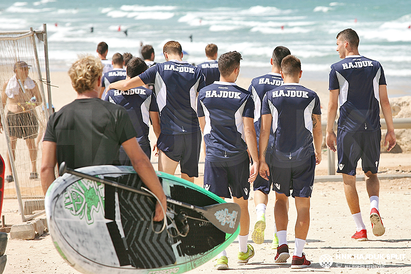 Aktivacijski trening na plaži u Herzliyi