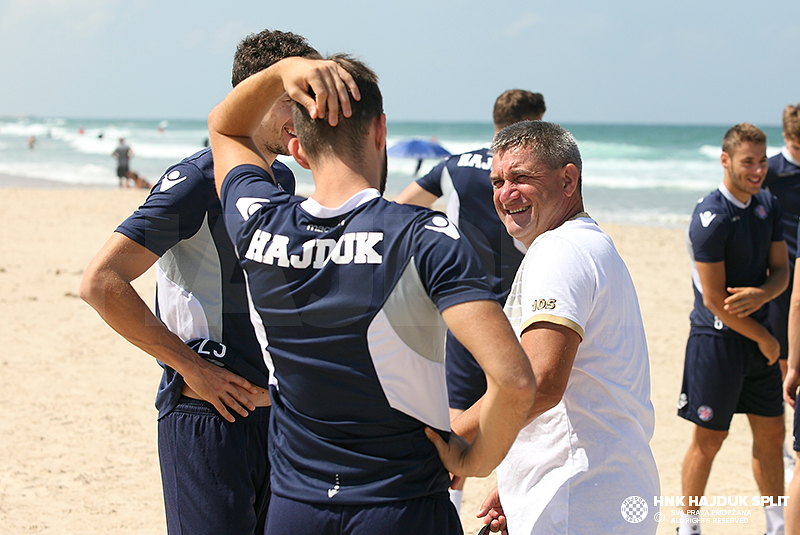 Aktivacijski trening na plaži u Herzliyi