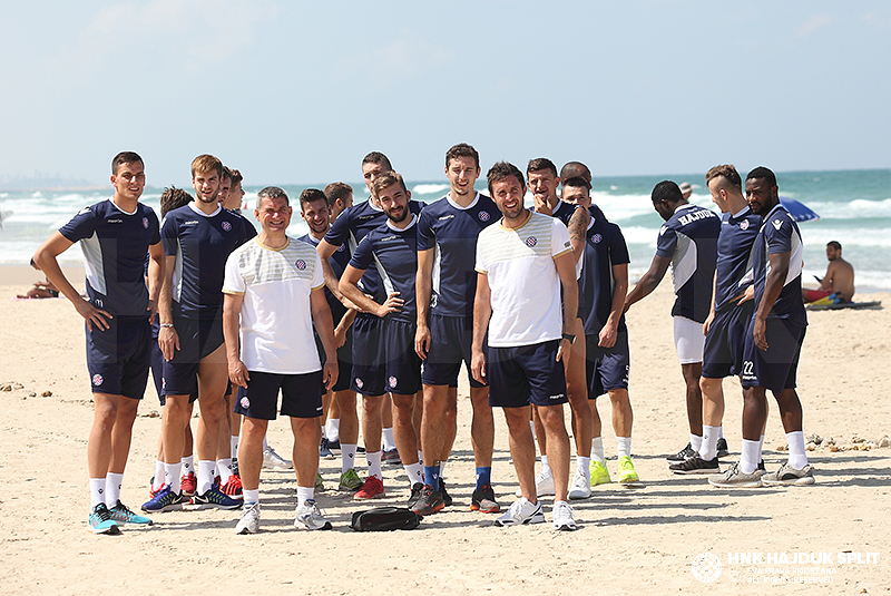 Aktivacijski trening na plaži u Herzliyi