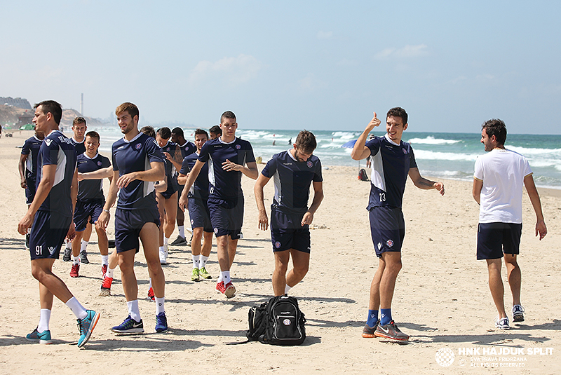 Aktivacijski trening na plaži u Herzliyi