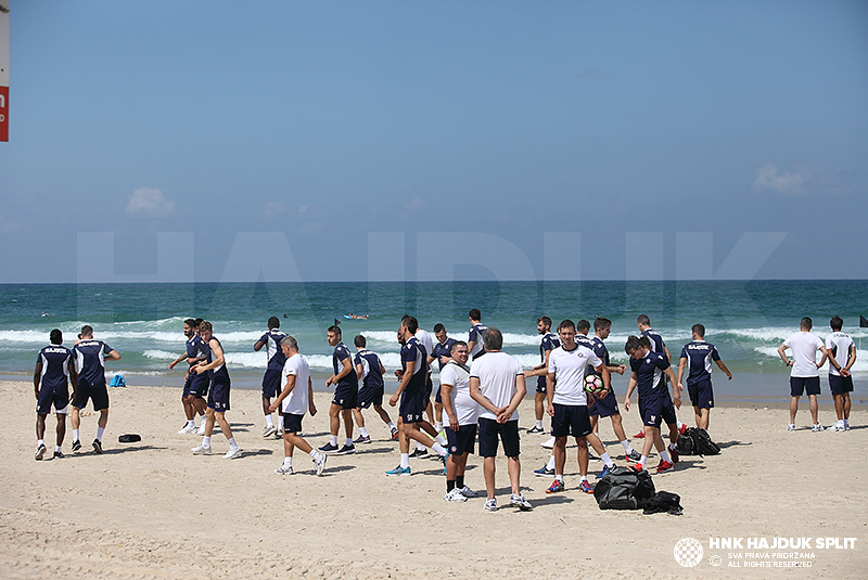 Aktivacijski trening na plaži u Herzliyi