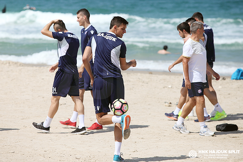 Aktivacijski trening na plaži u Herzliyi