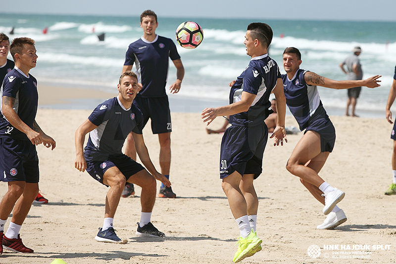 Aktivacijski trening na plaži u Herzliyi