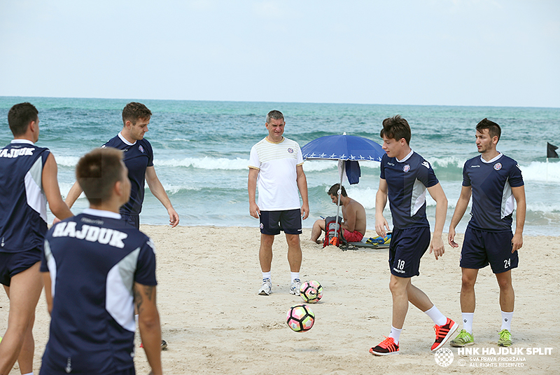 Aktivacijski trening na plaži u Herzliyi