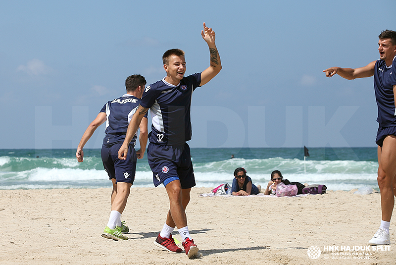 Aktivacijski trening na plaži u Herzliyi