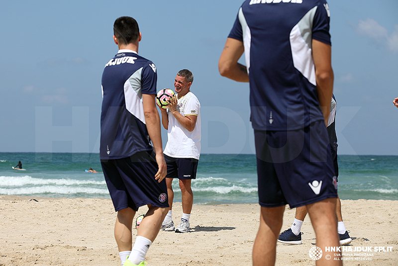 Aktivacijski trening na plaži u Herzliyi