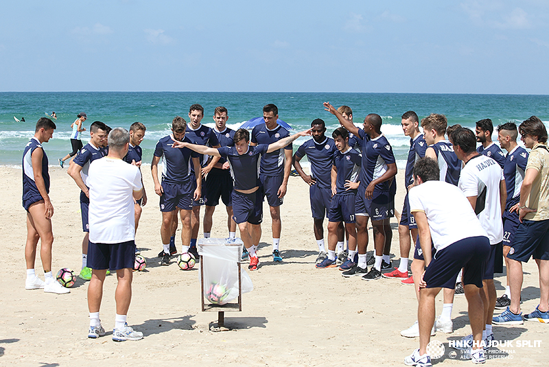 Aktivacijski trening na plaži u Herzliyi