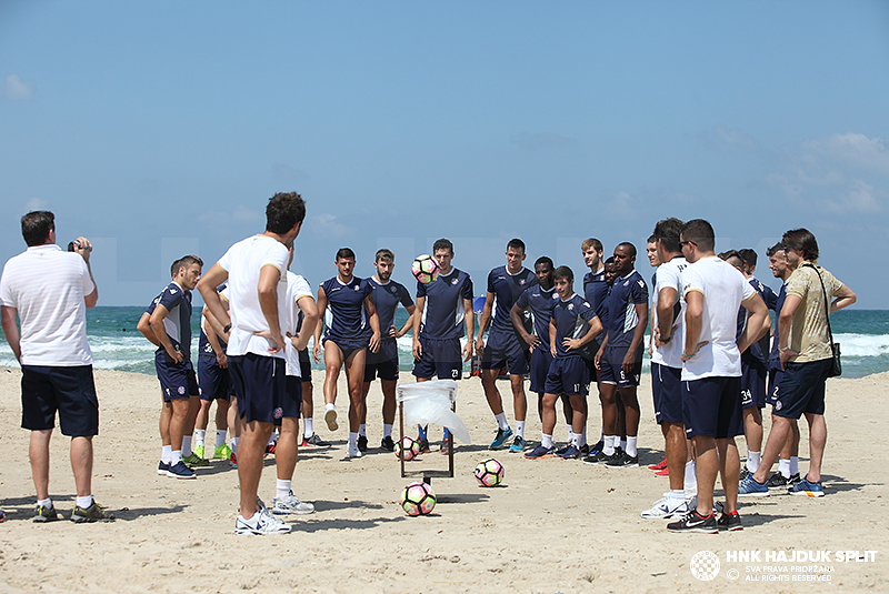 Aktivacijski trening na plaži u Herzliyi