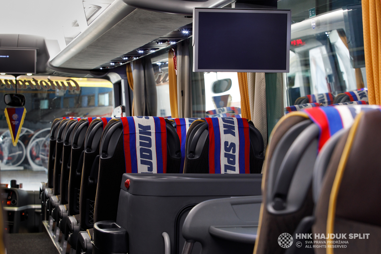 Hajduk predstavio klupski autobus