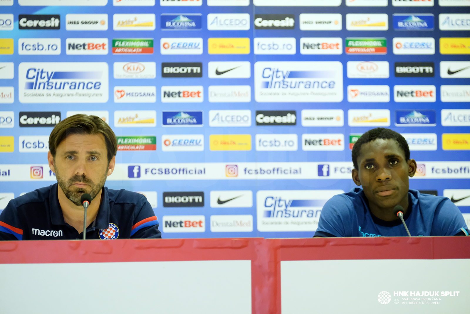 Trener Kopić i Hamza Barry na konferenciji za medije u Bukureštu