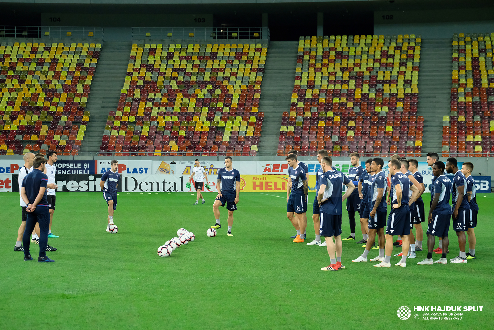 Službeni trening na stadionu Arena Nationala