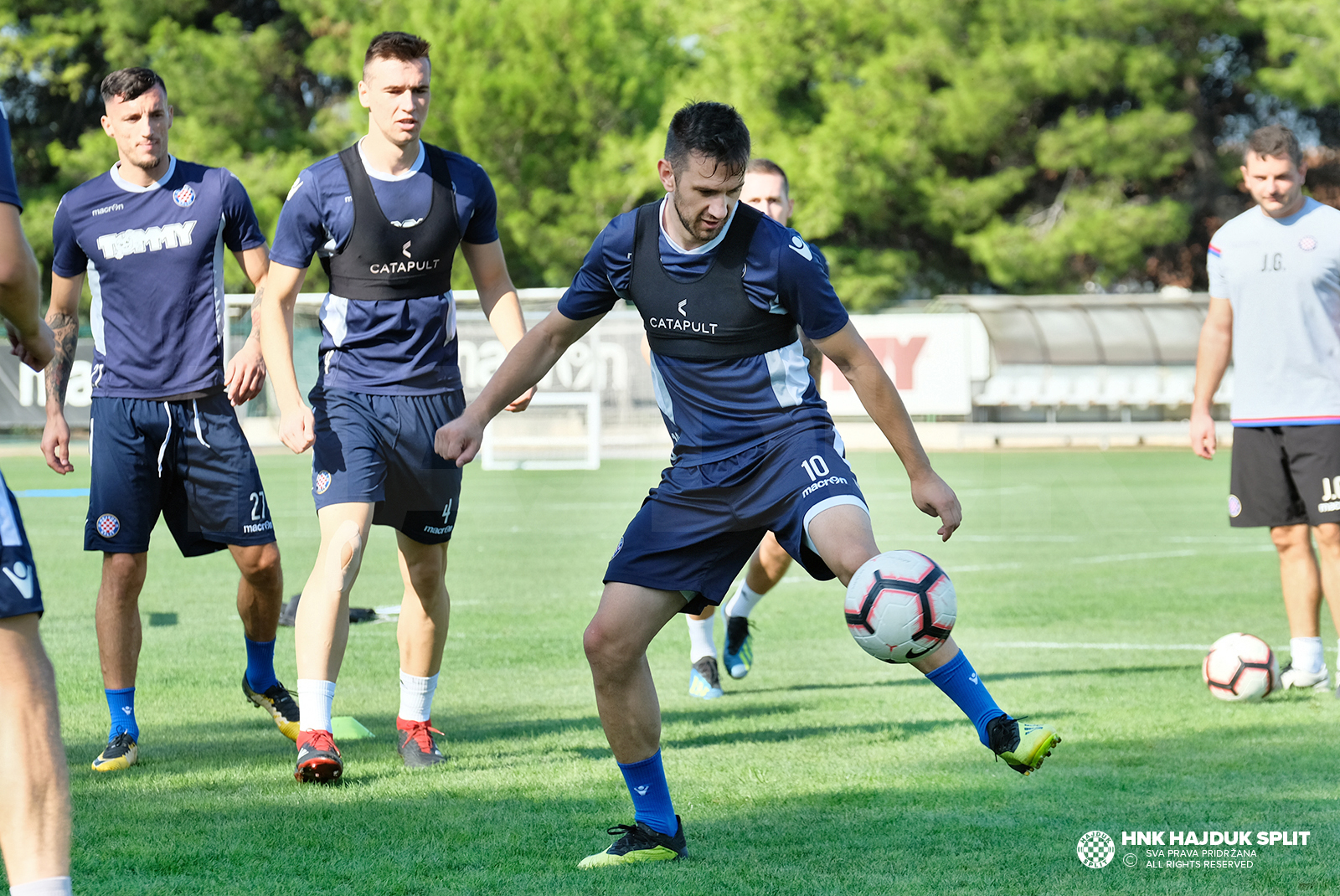 Jutarnji trening na pomoćnom igralištu