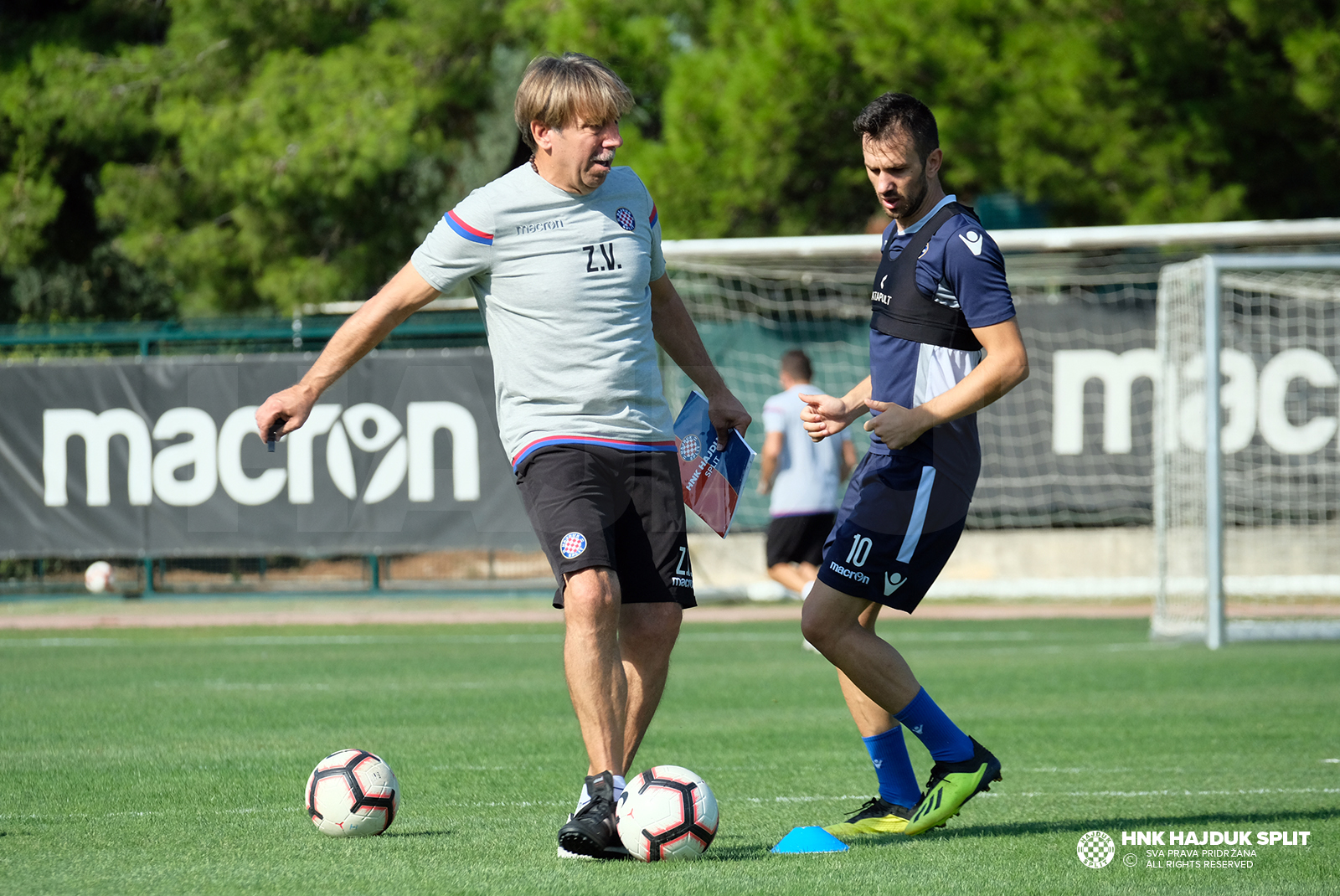 Jutarnji trening na pomoćnom igralištu