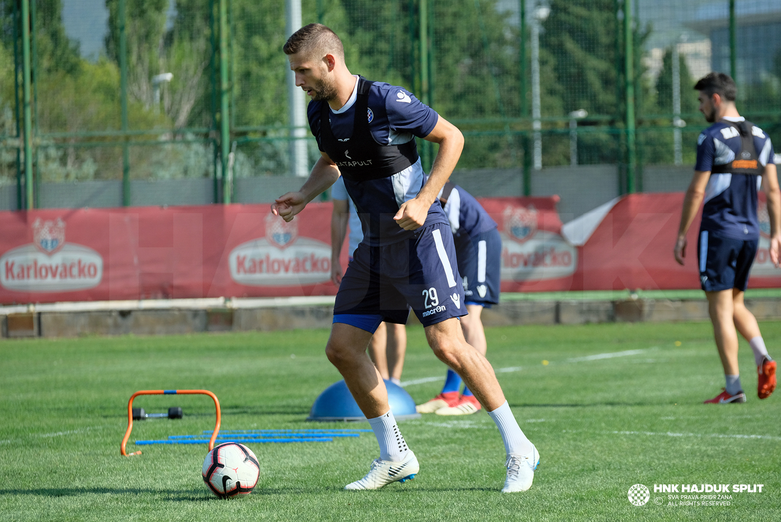 Jutarnji trening na pomoćnom igralištu