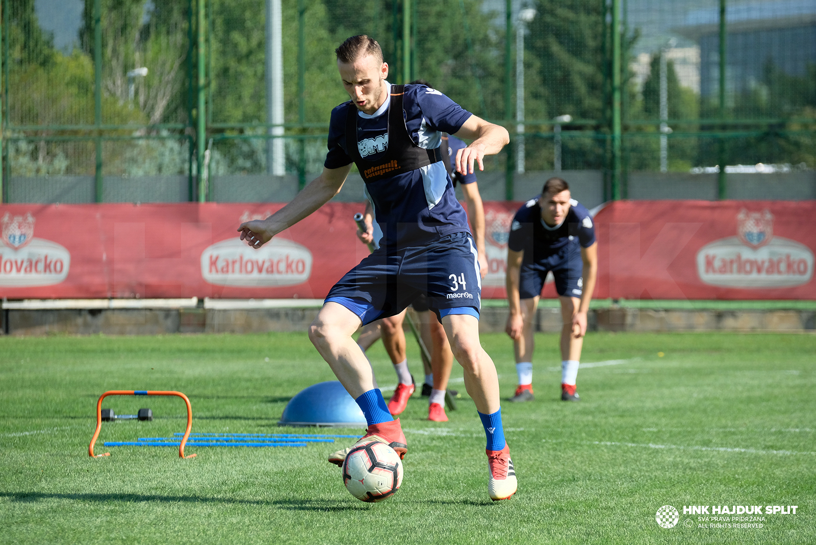 Jutarnji trening na pomoćnom igralištu