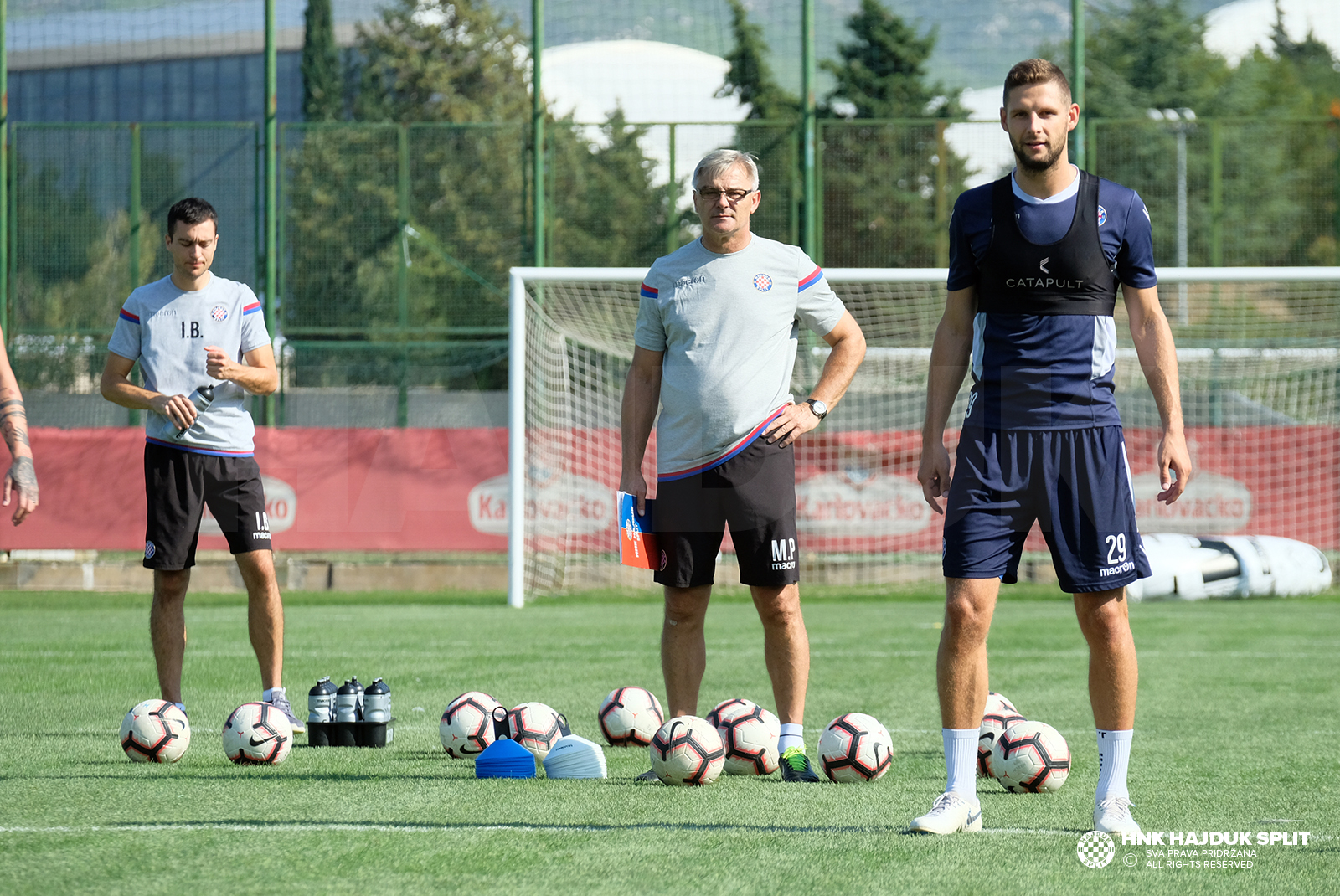 Jutarnji trening na pomoćnom igralištu