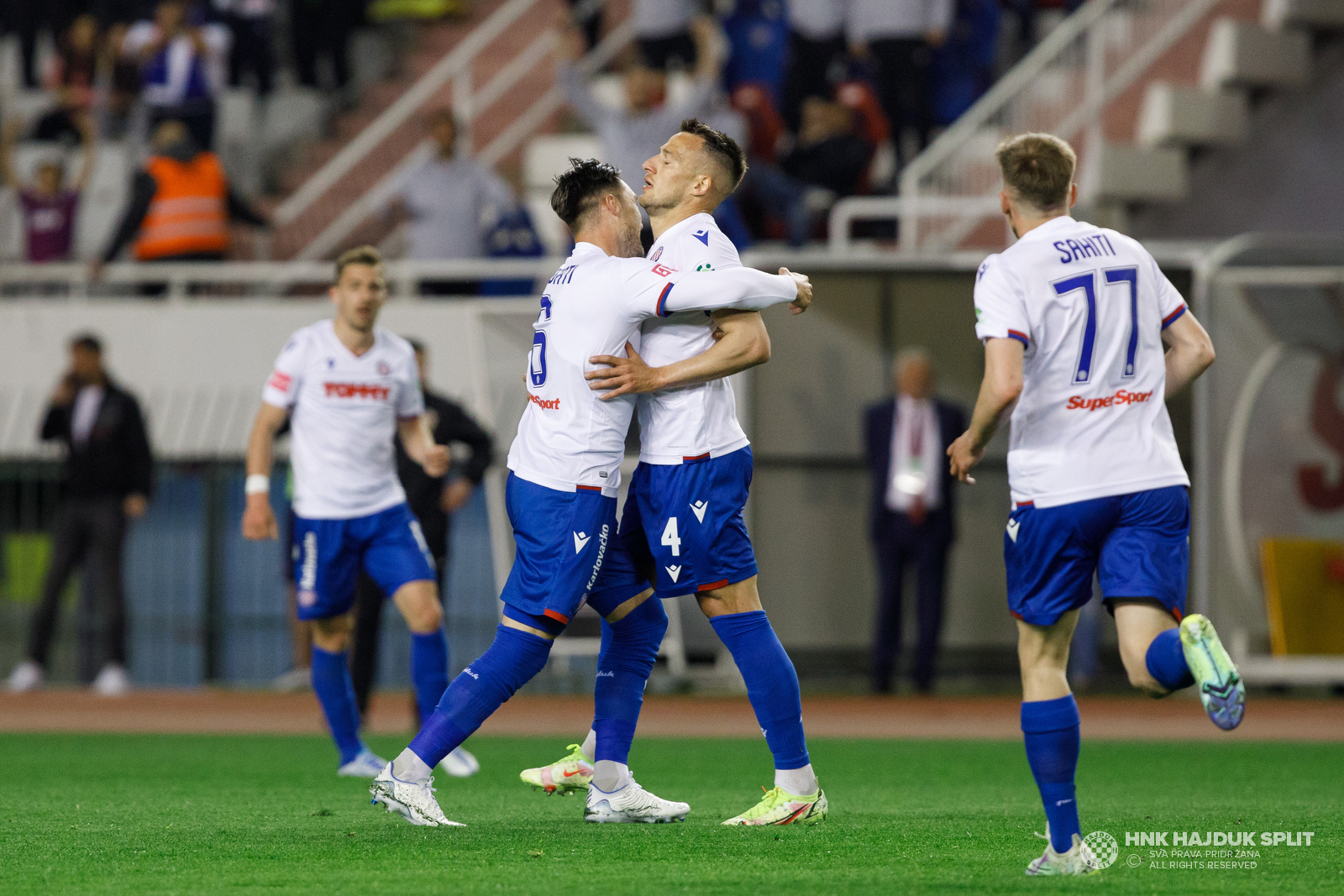 HNK Hajduk Split on X: Kraj prvog dijela na Poljudu: Hajduk - Gorica 1:0.  Ajmo Bijeli! 💪💪💪❤️💙 #samohajduk  / X