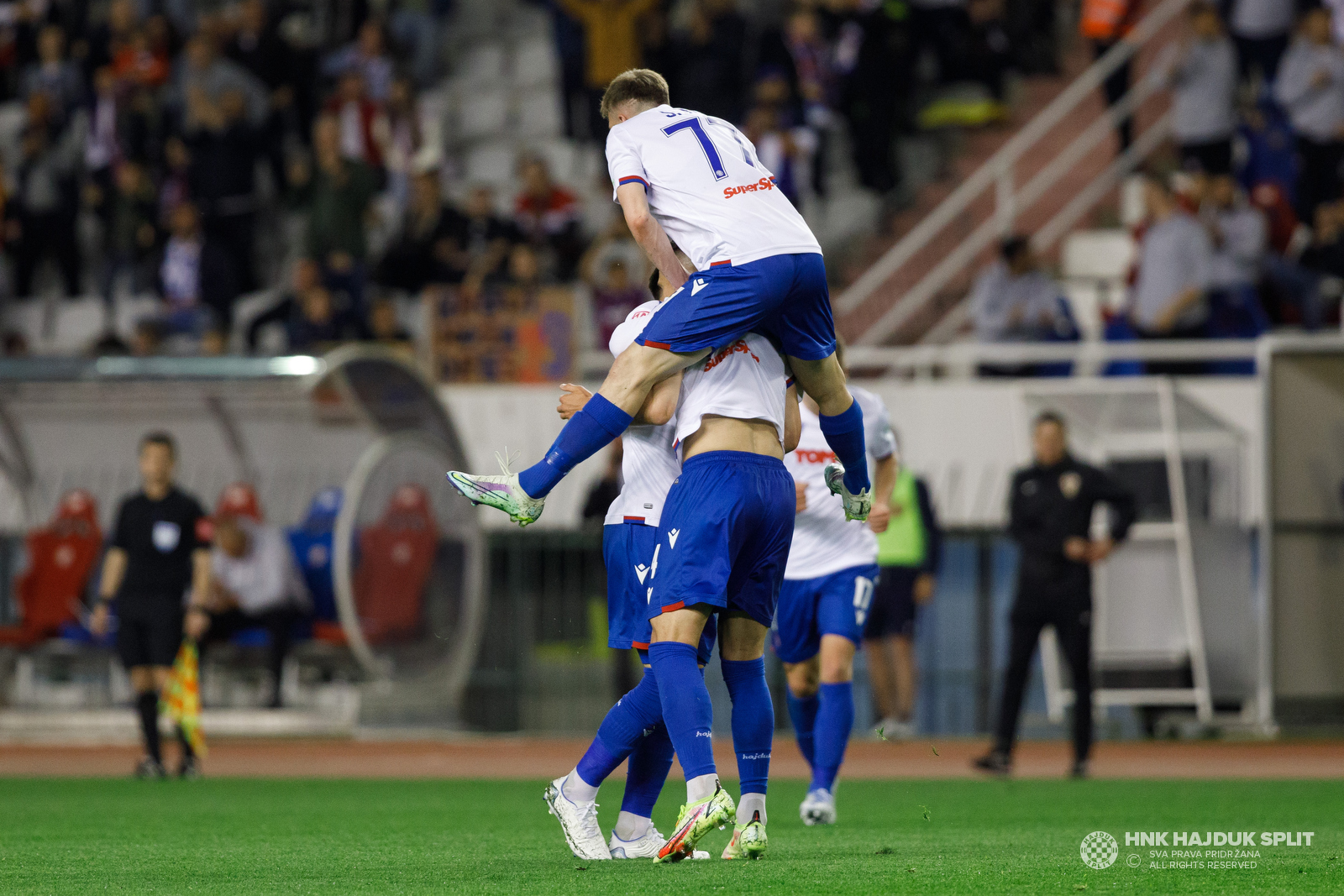 HNK Hajduk Split on X: Kraj prvog dijela na Poljudu: Hajduk - Gorica 1:0.  Ajmo Bijeli! 💪💪💪❤️💙 #samohajduk  / X