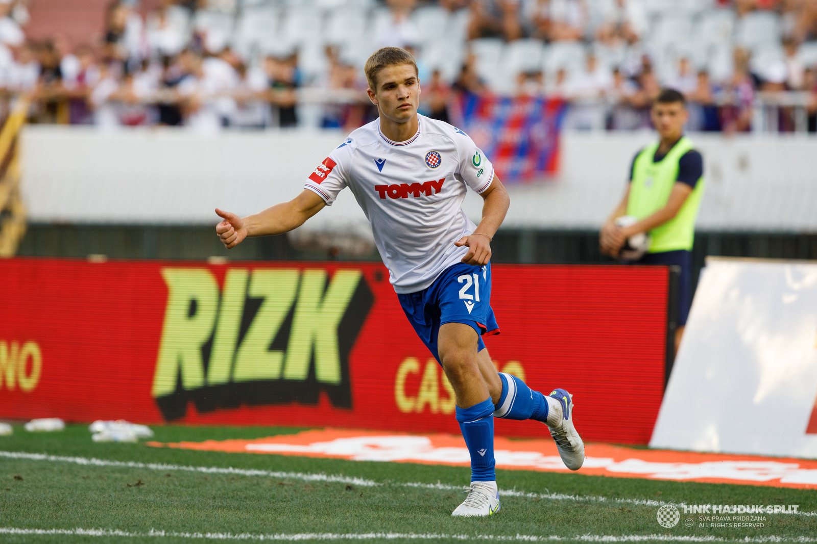 CBS Sports Golazo ⚽️ on X: USMNT U-20 star Rokas Pukstas scored a 93'  winner for Hajduk Split against heated rival Dinamo Zagreb on the first day  of the Croatian League. 🇺🇸