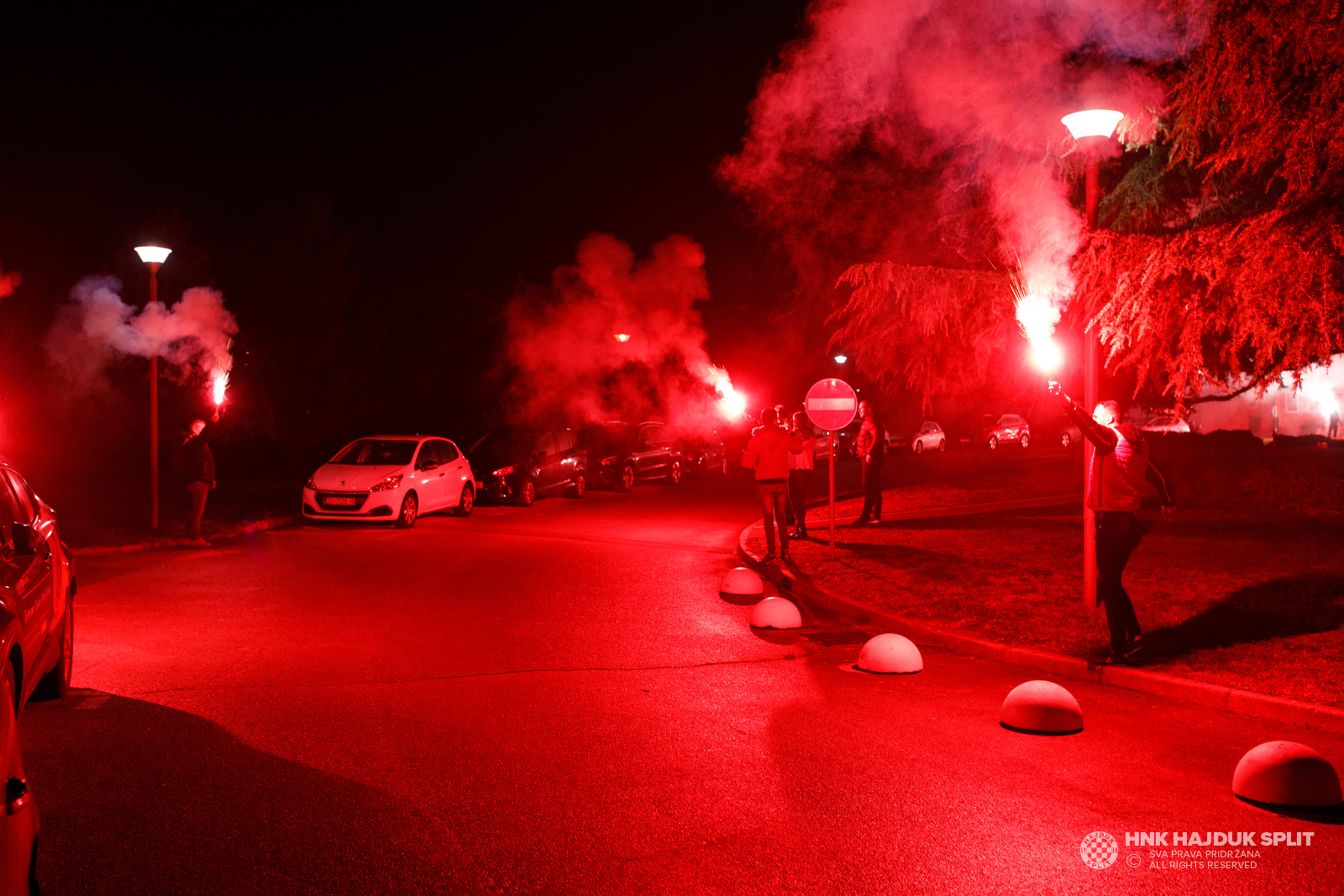 Hajdukovci stigli u Novigard, istarski navijači im priredili doček