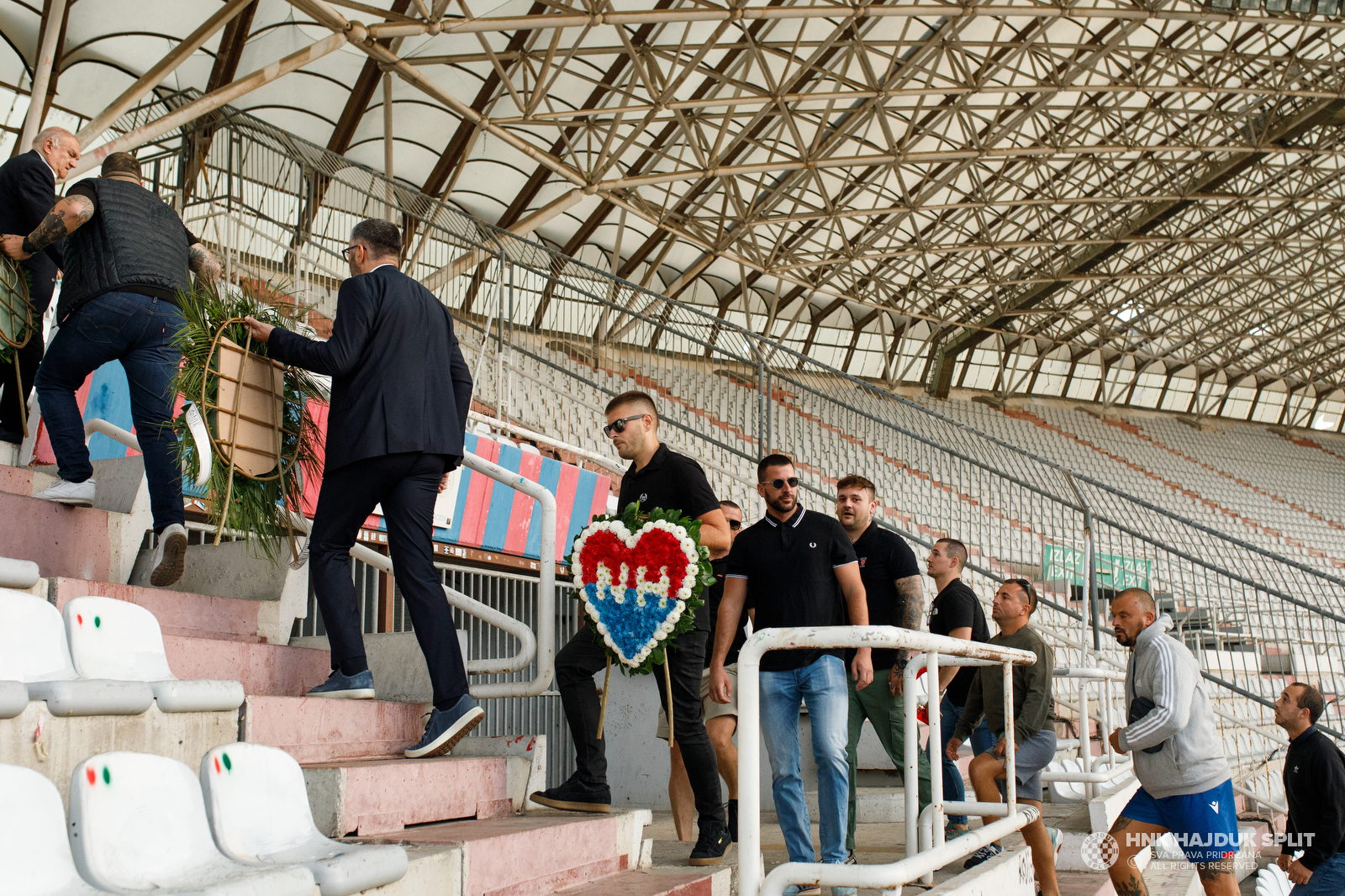 Predstavnici Torcide, Našeg Hajduka i Kluba  položili vijence na Sjeveru!