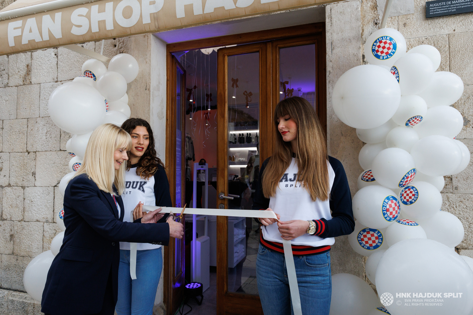 Svečano otvoren Hajduk Fan shop na Rivi i predstavljen novi kalendar Hajduka za 2025. godinu