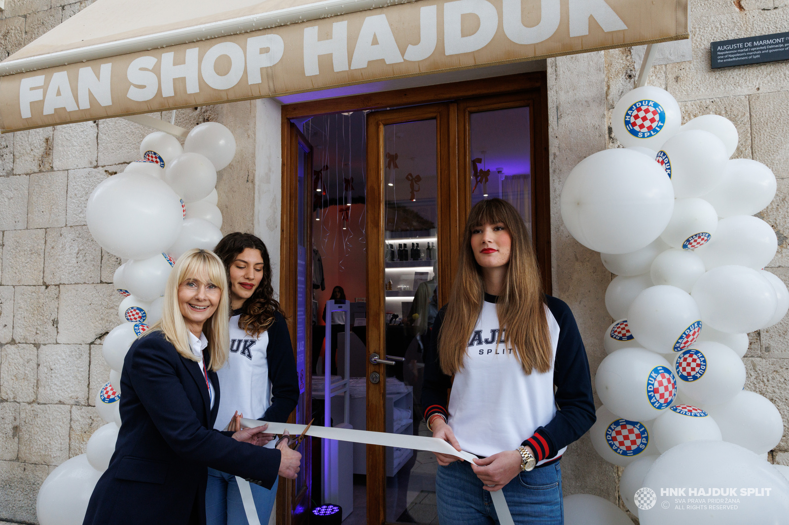 Svečano otvoren Hajduk Fan shop na Rivi i predstavljen novi kalendar Hajduka za 2025. godinu