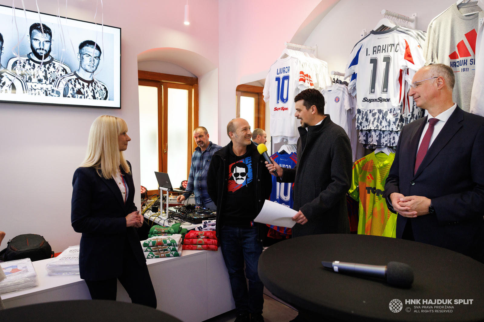 Svečano otvoren Hajduk Fan shop na Rivi i predstavljen novi kalendar Hajduka za 2025. godinu