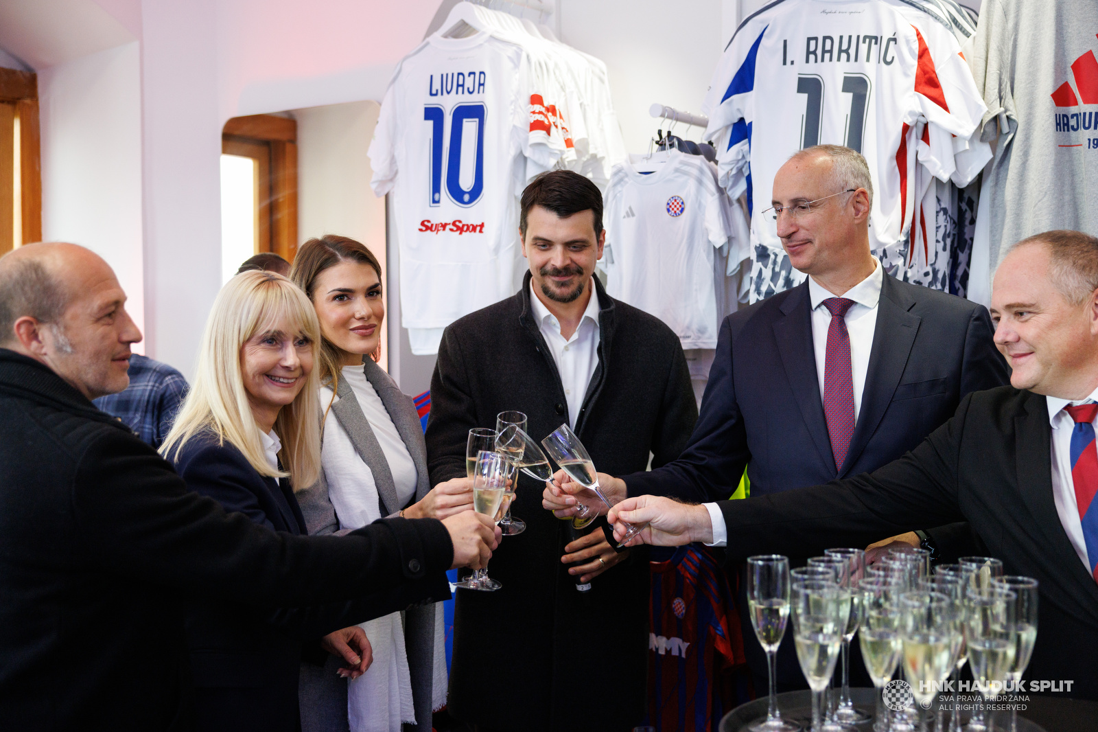 Svečano otvoren Hajduk Fan shop na Rivi i predstavljen novi kalendar Hajduka za 2025. godinu