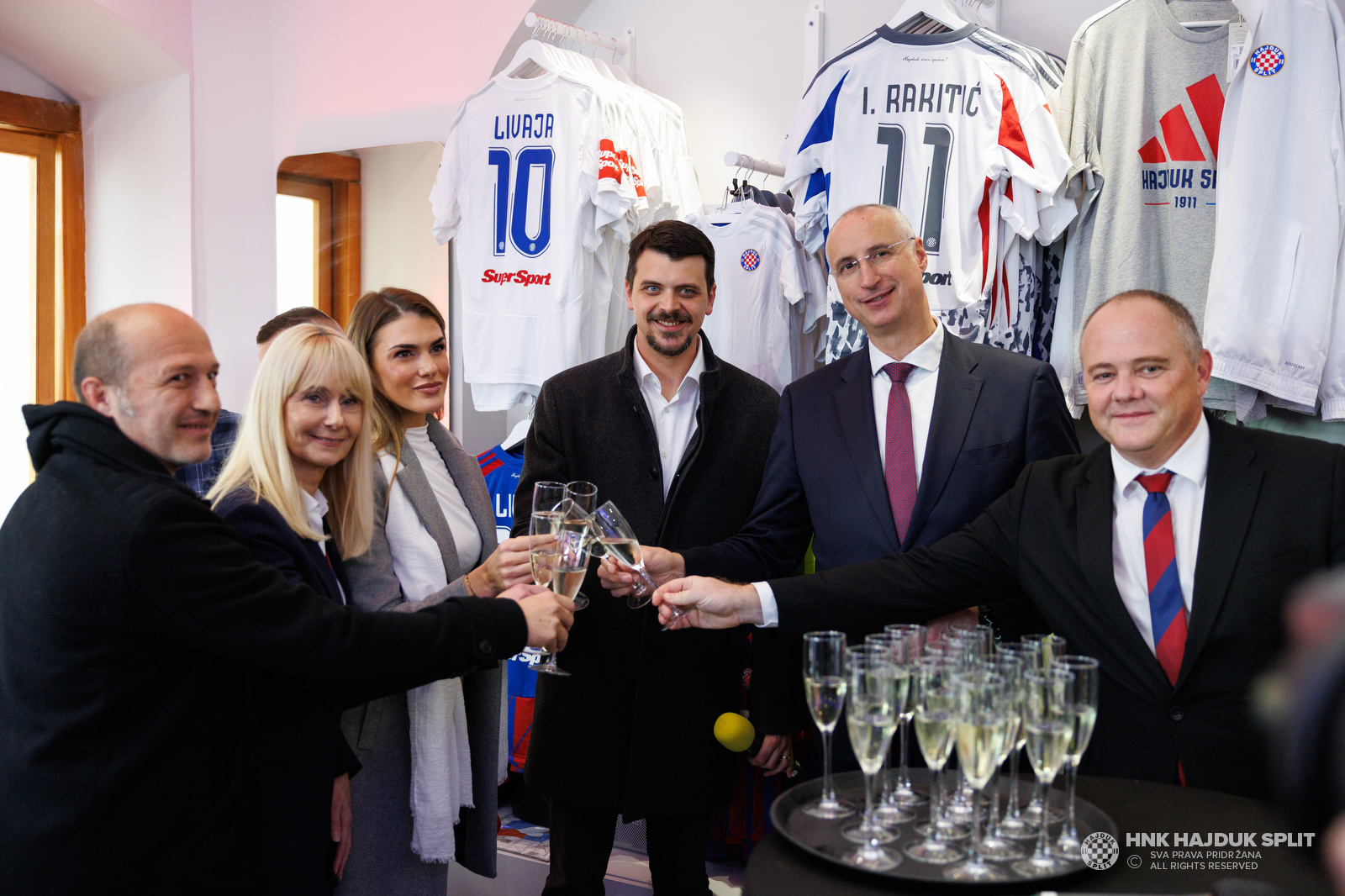 Svečano otvoren Hajduk Fan shop na Rivi i predstavljen novi kalendar Hajduka za 2025. godinu