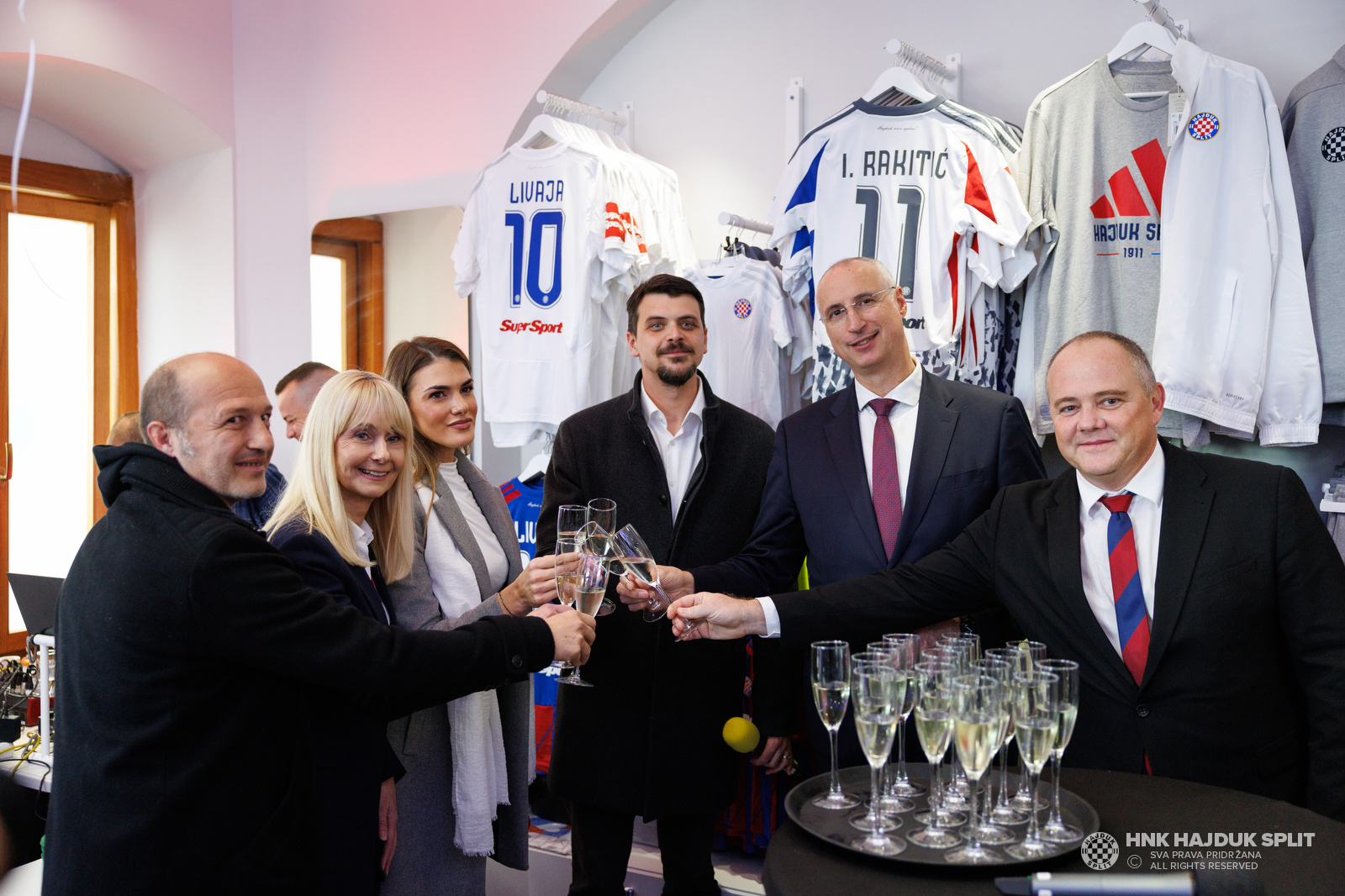 Svečano otvoren Hajduk Fan shop na Rivi i predstavljen novi kalendar Hajduka za 2025. godinu