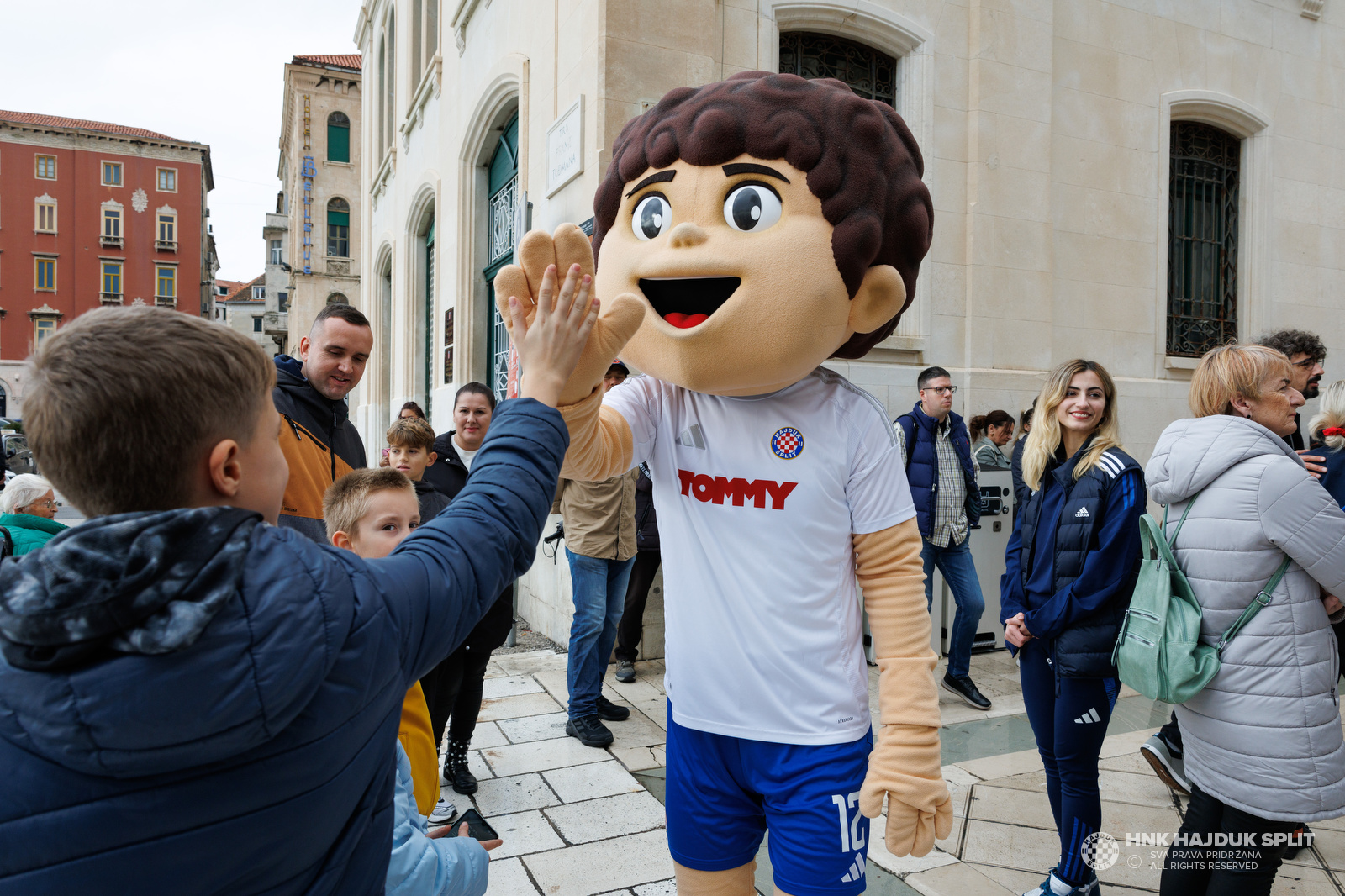 Svečano otvoren Hajduk Fan shop na Rivi i predstavljen novi kalendar Hajduka za 2025. godinu