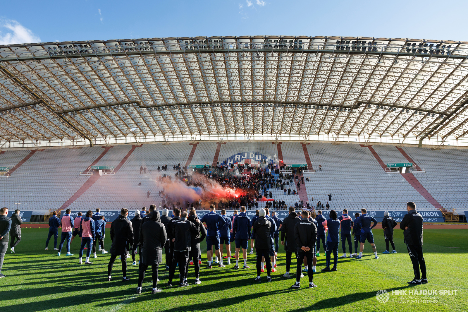 Podrška navijača na posljednjem treningu uoči derbija