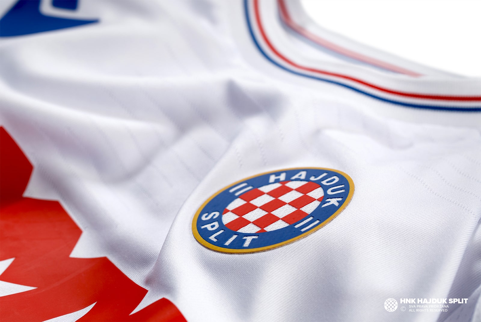 Macron Hajduk Split Home Jersey 20 21 White Hajduk Home Shirt Fan Jersey  Croatia : : Sports & Outdoors