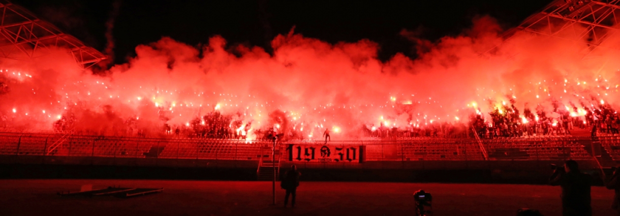 Hajdukovci protiv Splita sa crnim florom u znak sjećanja na Žana Ojdanića
