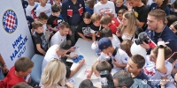 Stotine najmlađih navijača dočekalo Subašića, Krovinovića i Melnjaka u Makarskoj