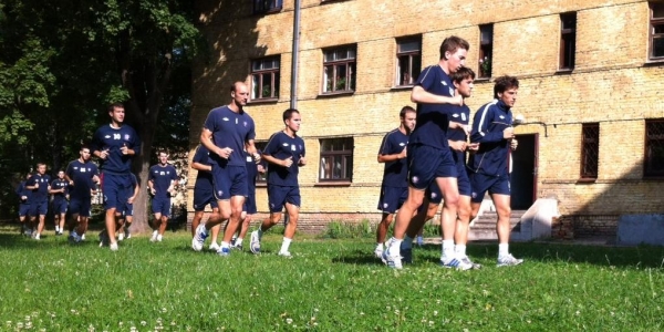 Bijeli se jutros razgibali u parku uz hotel