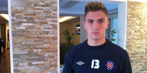 Hrelja na probi među Bijelima