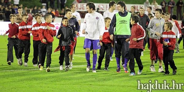 Ulaznice za sjever sutra u 8 pored glavnog ulaza!