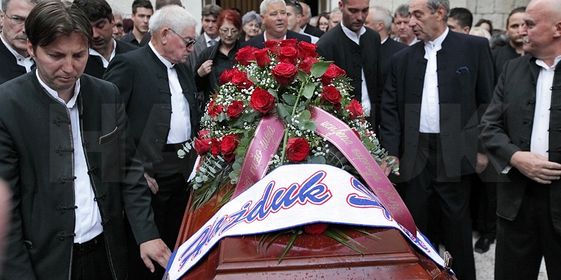 Sahranjen Vinko Coce