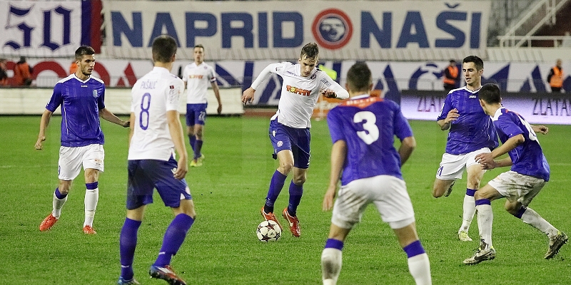 Hajduk kažnjen s 15.000 kuna zbog bakljade na utakmici Hajduk - Istra