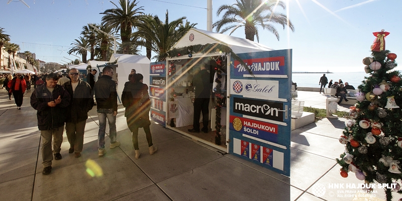 Hajdukova kućica na Božićnom sajmu na rivi