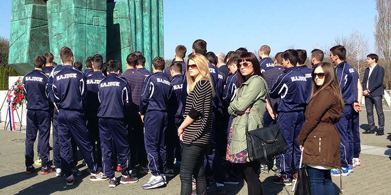 Hajdukovci položili vijenac na Memorijalnom groblju u Vukovaru