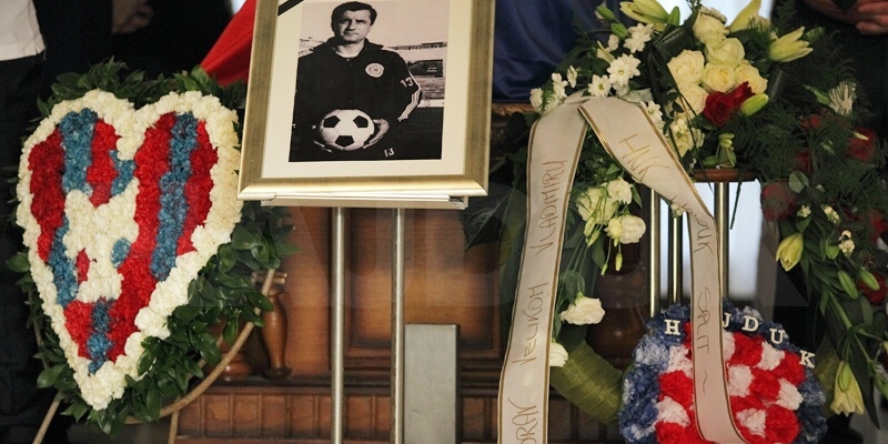 Beara s Hajdukovom zastavom ispraćen na posljednji počinak