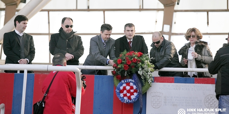 Čelnici Hajduka na misi i polaganju vijenaca za preminule hajdukovce