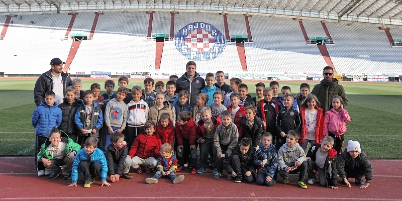 Djeca iz NK Spinut u razgledu Hajdukova stadiona