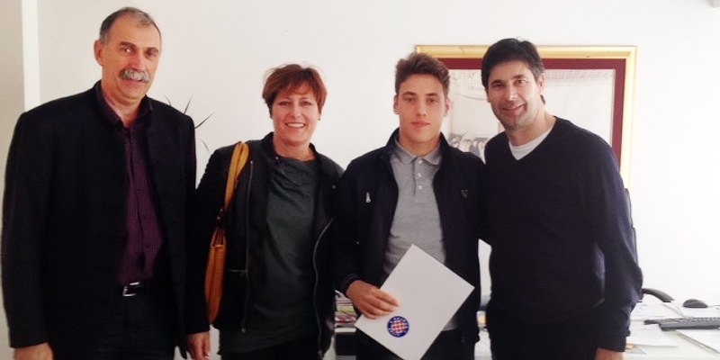 Nikola Vlašić produžio ugovor s Hajdukom