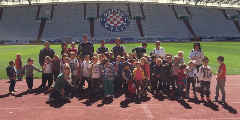 Mališani iz Vinišća i Marine posjetili Hajdukov stadion