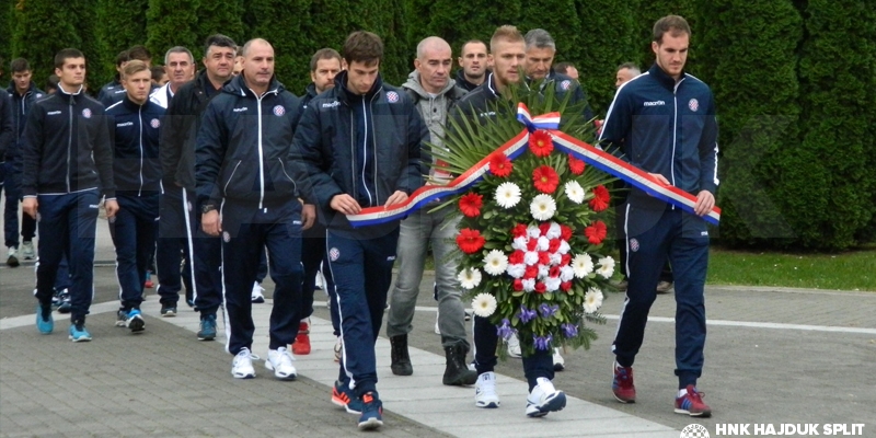 Hajdukovci odali počast poginulim vukovarskim braniteljima