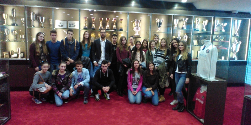 Splitski gimnazijalci posjetili Poljud i trofejne sale Hajduka